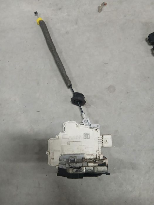 Broasca Usa Dreapta Spate Volkswagen Touareg 7P5, 7P6 2010 - 2018 4G0839016