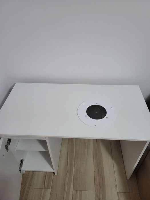 Masă manichiură cu aspirator încorporat