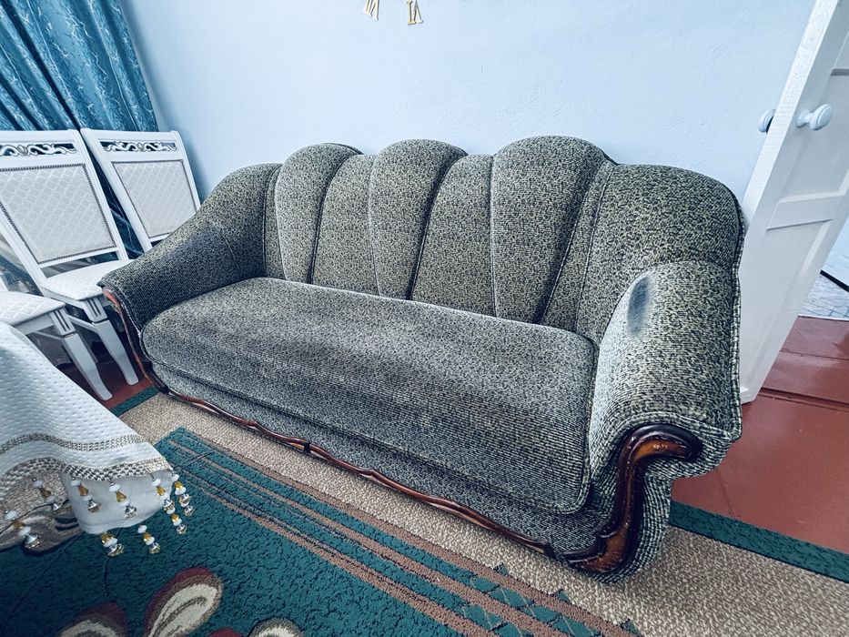 Диван 4 верка сост хороший