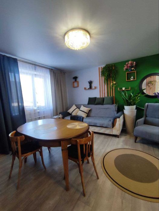 Продам трехкомнатную с отличным ремонтом