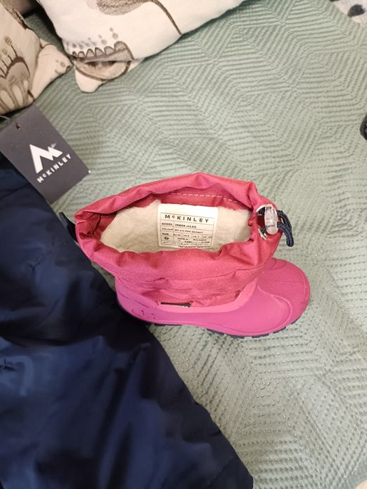 De vînzare salopetă și cizmulițe copii