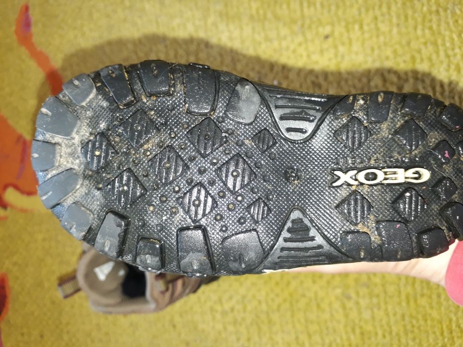 Много запазени детски обувки на geox,номер 22