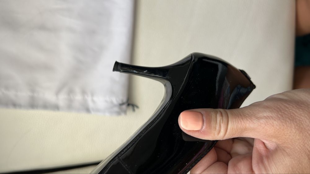 Елегантни обувки Guess