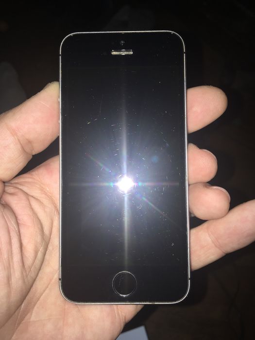 Iphone SE 2016 2,5 GB Ram cu 32 gb mem . Carcasa noua , baterie  89%