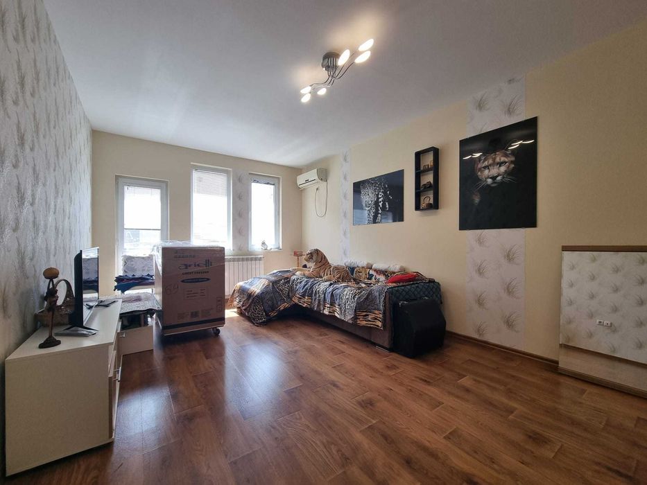 Прекрасна двуетажна къща в с. Кошарица, обл. Бургас