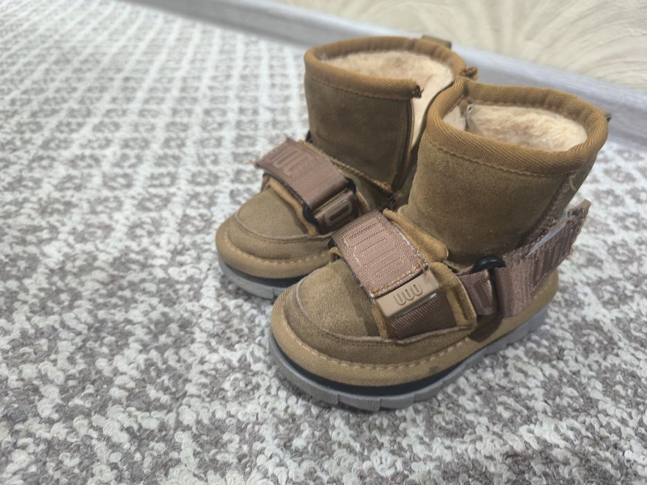 Продам  детские угги(натуралка)