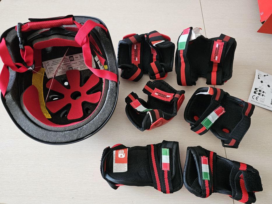 Неизползвани Ferrari детска каска и протектори размер М