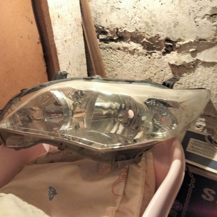 Продам фару Тойота -королла