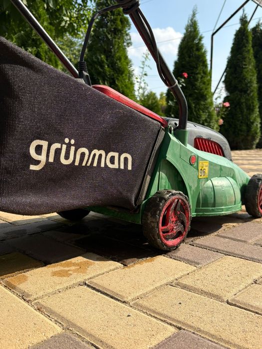 Mașină electrică tuns gazon