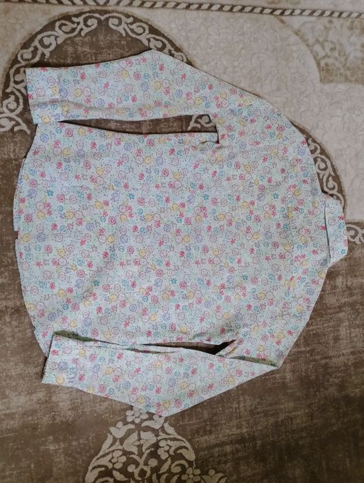 Рубашка на девочку подросток размер S.