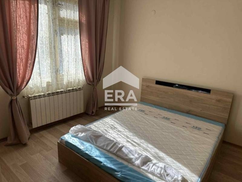 Двустаен апартамент по наем в центъра