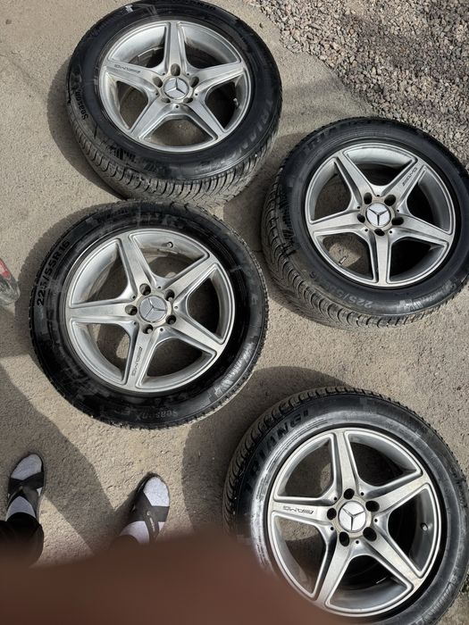 Продам Диски Р17 AMG вместе с шинами