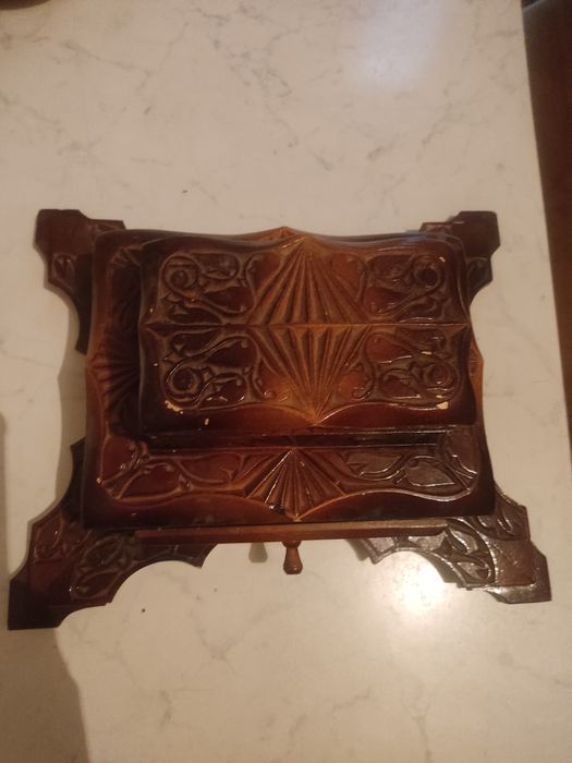 Деревянная шкатулка