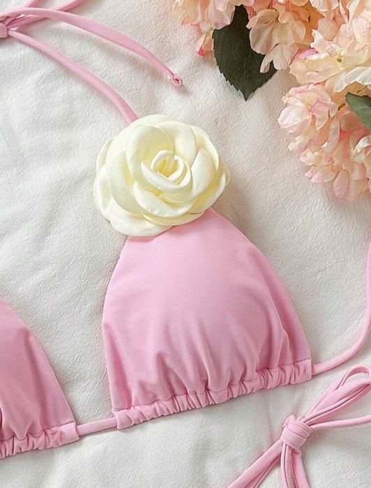 Бански с ефект от 3D рози