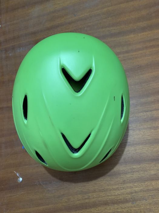 Детска зелена каска