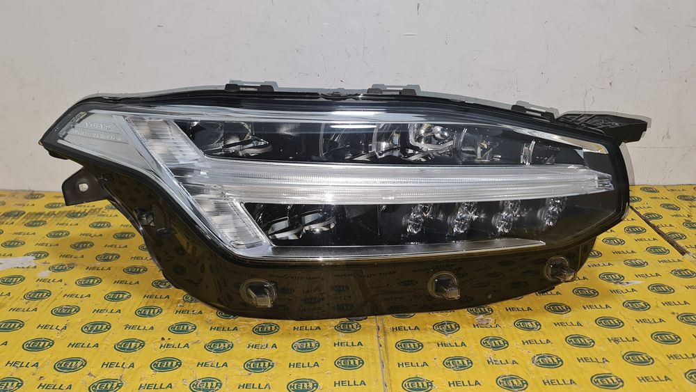Far full led matrix active high beam Volvo XC90 2 II 32228689 modul