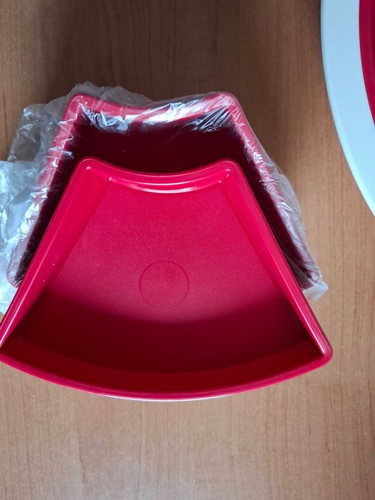 Tupperware Комплект за сервиране с поднос и сосиери