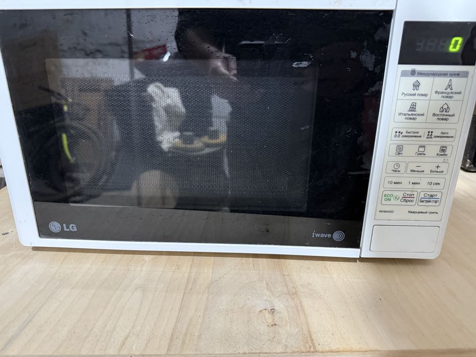 Не дорого Микроволновка LG в хорошем состоянии