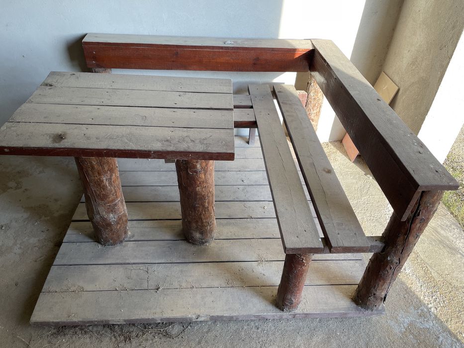 Уличная скамья