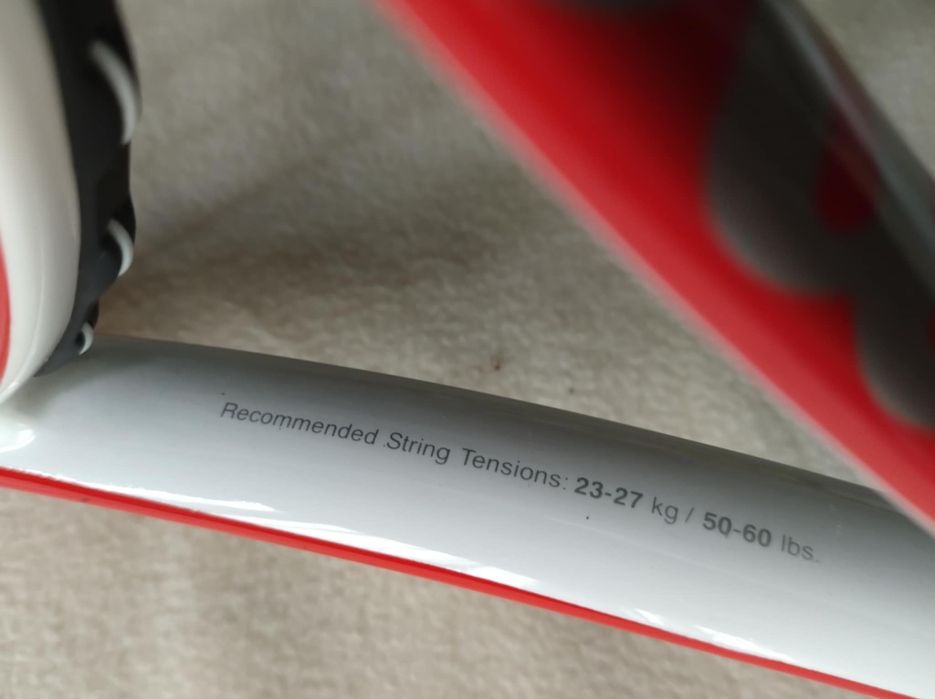 3 rachete Wilson și 1 head 

Vezi pozele cu caracteristicile rachetei