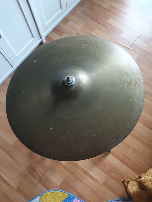 Чинел със стойка