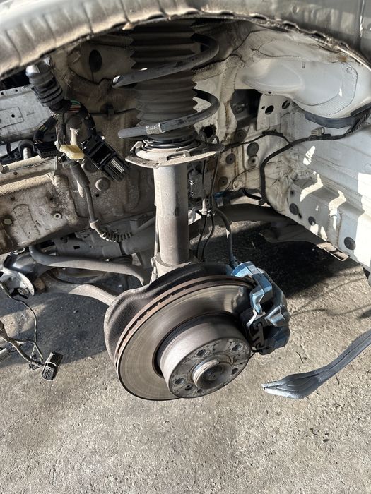 Cadru motor ,fuzeta ,brațe ,caseta ,tampoane motor BMW f30 și f31 .