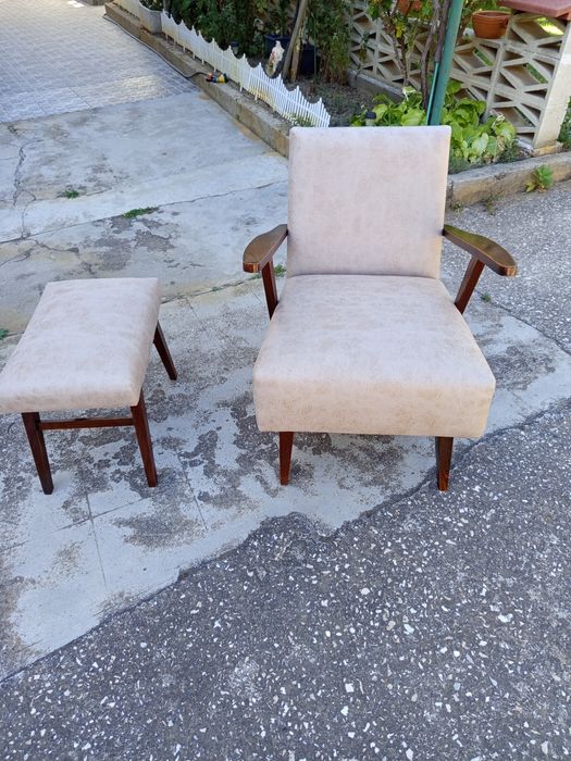 Продавам Ретро фотьойл и табуретка