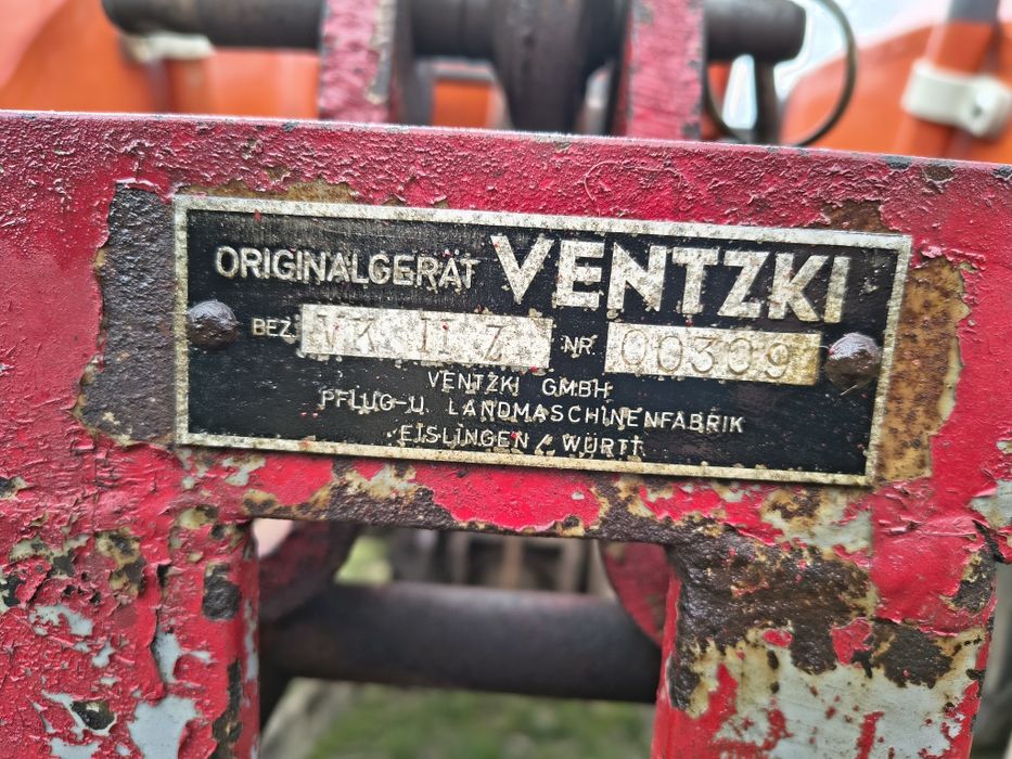 Plug reversibil cu două brazde