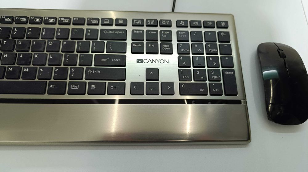 Vând tastatura CANYON cu mouse