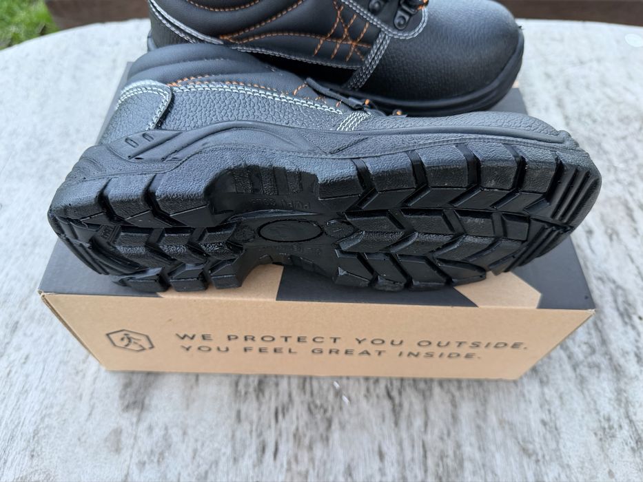 Работни обувки/safety shoes