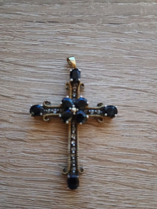 Медальон голям кръст