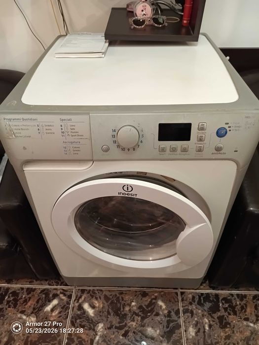 Mașina de spălat rufe cu uscător, Indesit PWDE 81473S și Indesit Wil 105 S