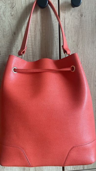 Geanta FURLA, model Stacy, geanta bucket, culoare corai, piele naturala saffiano