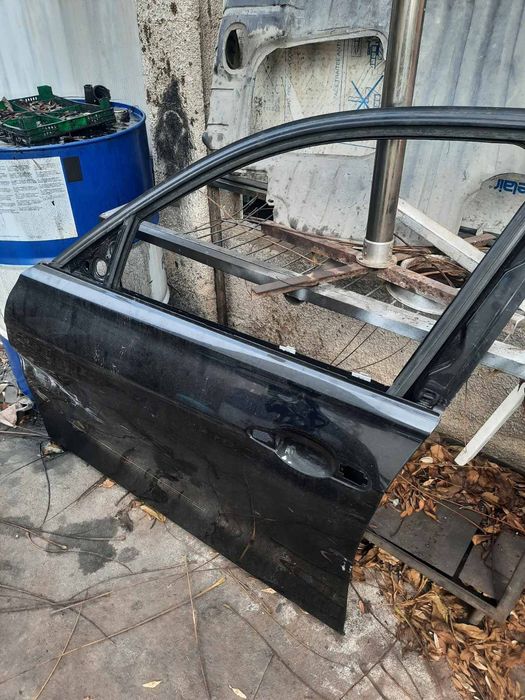 Здравейте, продавам лява предна врата за BMW F30,2013г,,с лек удар