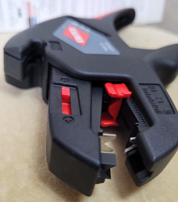 Decablator Cabluri Knipex