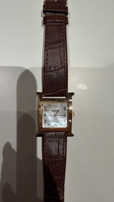 Дамски часовник Hermès с ненадраскваемо стъкло