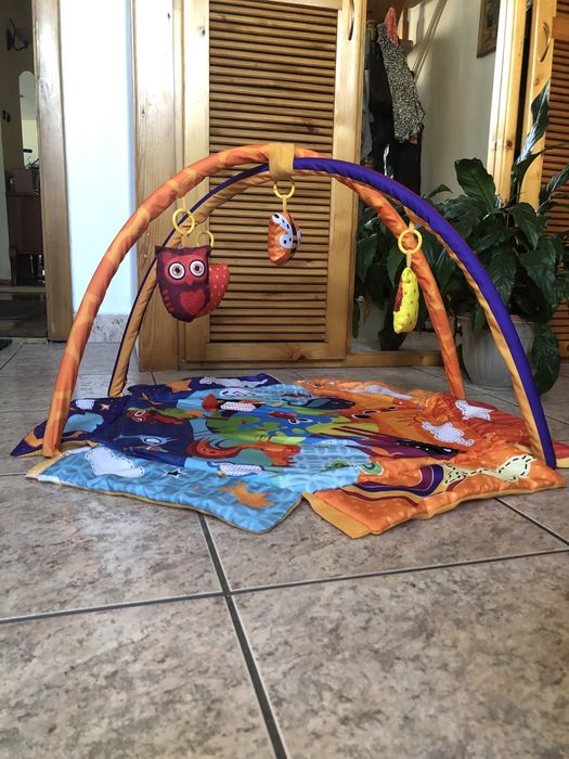 Vand  doua covorase ,unul pt.patut iar celalalt pt.podea