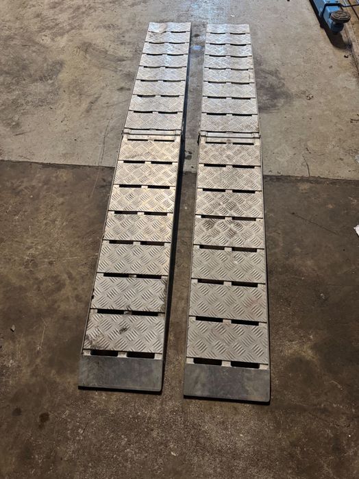 Rampe/Cale  platformă sau remorcă pliabile aluminiu