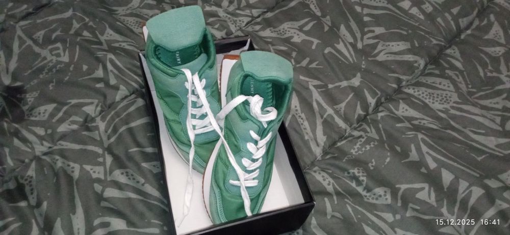 Дамски маратонки.Чисто нови!