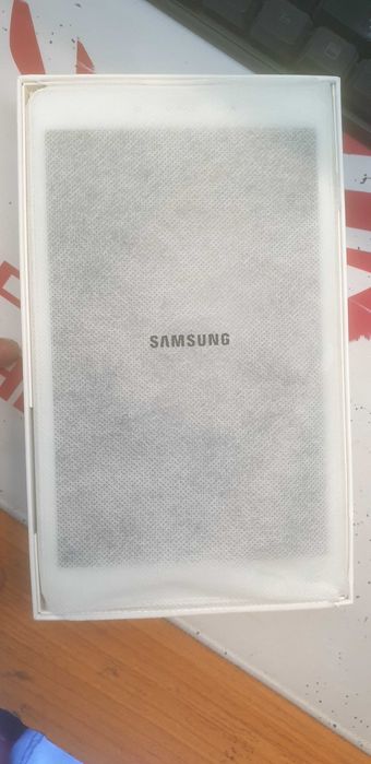 Планщет Samsung galaxy Tab A 8.0 в хорощем состоянии