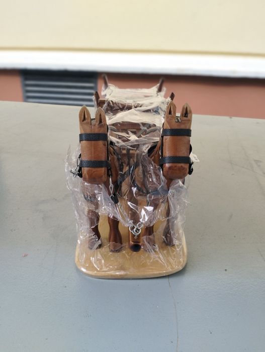 Bibelou lemn cai cu trăsura