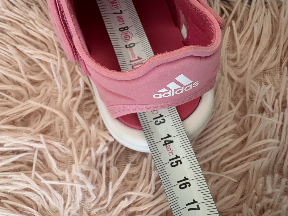 Сандали адидас слагани  само веднъж без никсква забележка