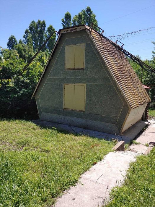 Продам землю 18 соток с домом, делимый,  г.Чирчик, под дачный участок