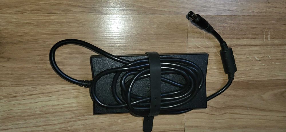 DELL 130W Incarcator 19.5V-6.7A adaptor fuctional