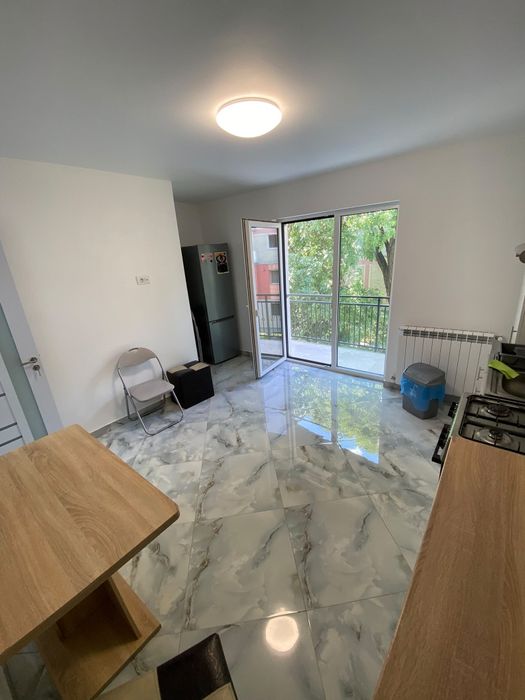 Închiriez apartament