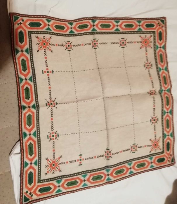 Шито каре за украса