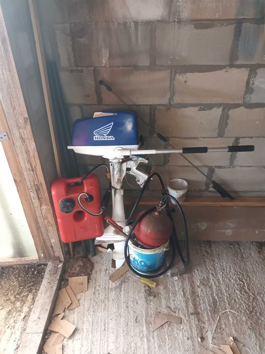 Продавам лодка от стъклопласт