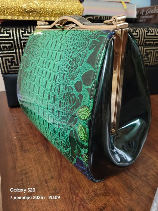 Ayollar sumkasi yangi