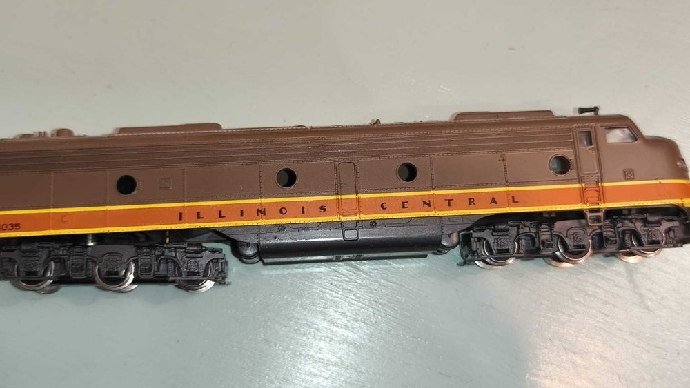 Locomotiva HO Illinois Central dummy, fara motor, stare buna