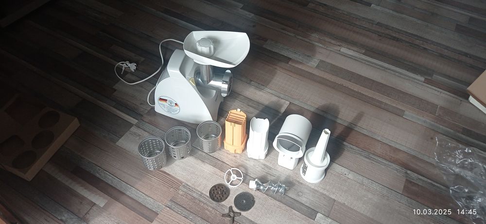 Mașină electrică de tocat carne Zelmmer